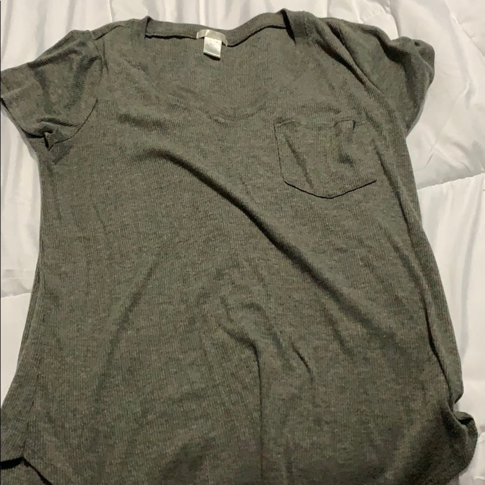 Grey t shirt
